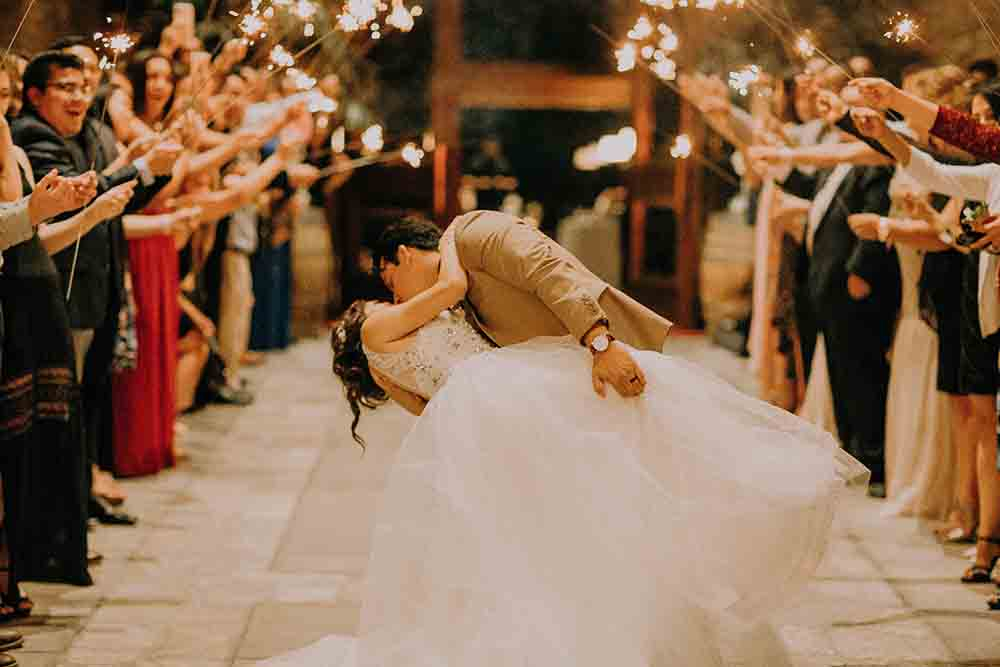 5 Wege erfolgreich mit Ihrem ersten Hochzeitstanz zurechtzukommen